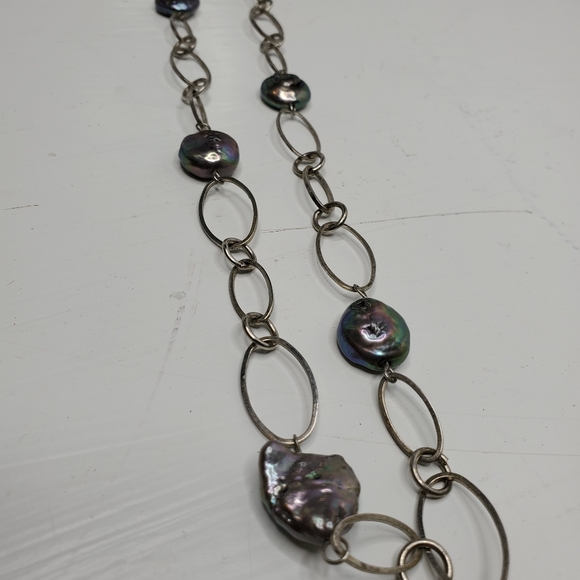 Effervesent Freshwater Gray Pearl Loop Necklace - Picture 7 of 9
